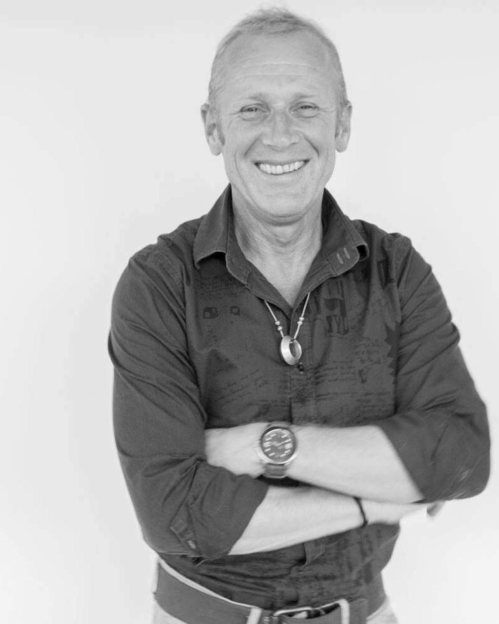 Ontmandelde reclamezuilen voor collages